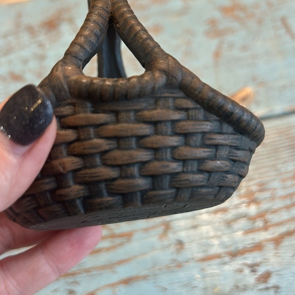 Vintage Artist Signed Ceramic Woven Basket with mini wooden logs - Picture 3 of 4